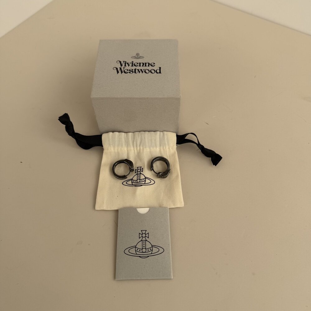 Vivienne Westwood Vera Orb Hoop Earrings – Gunmetal / Ruthenium Finish